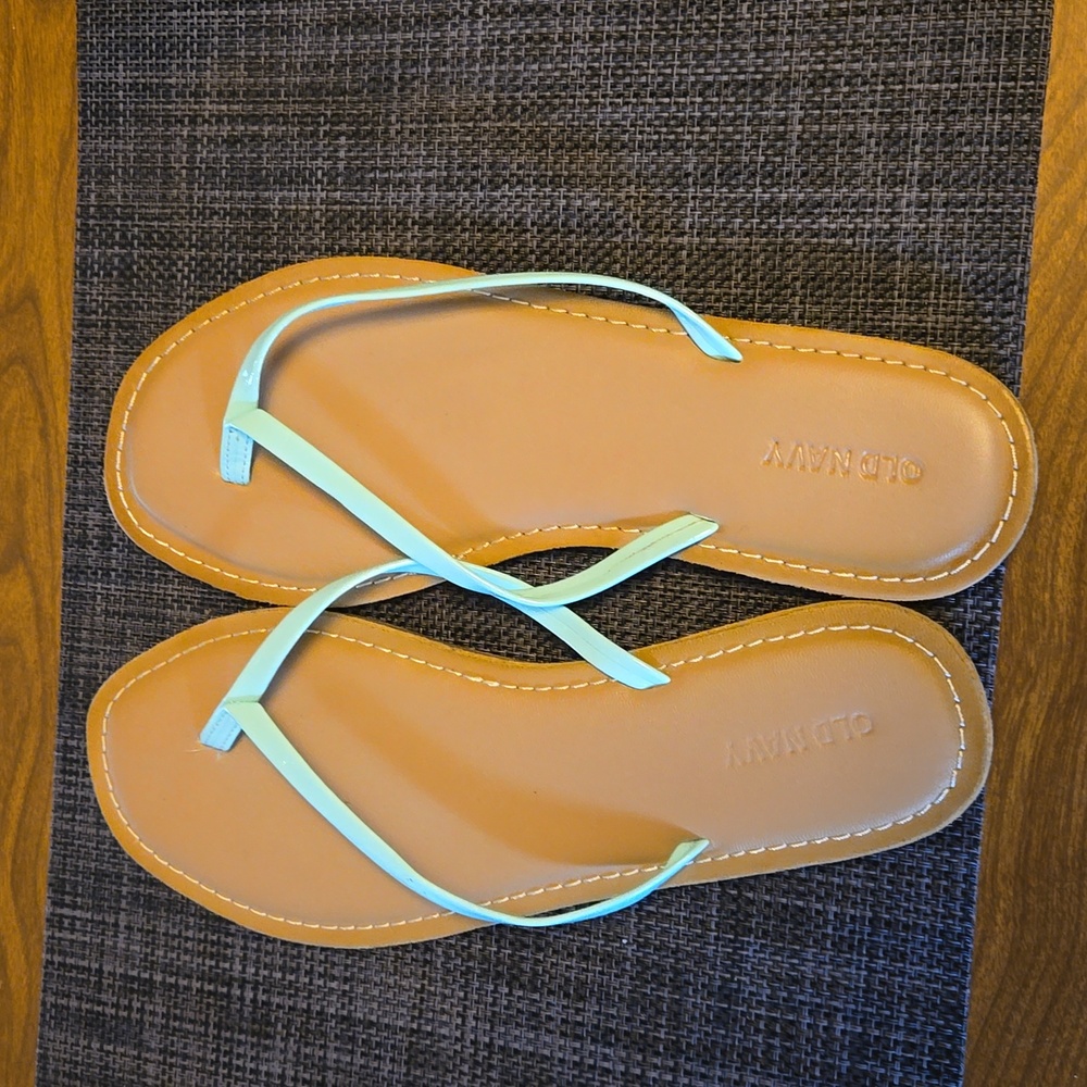 Old Navy mint green flip flops